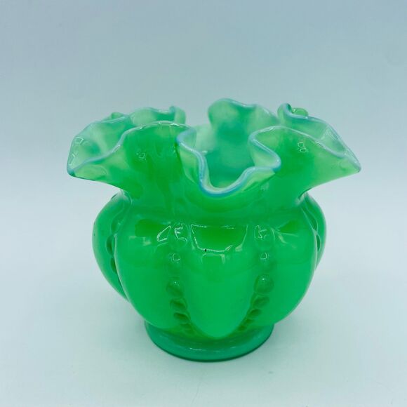 Vintage FENTON Beaded Melon Lime Green Vase Cased Glass Ruffled Edge Top - Picture 1 of 7